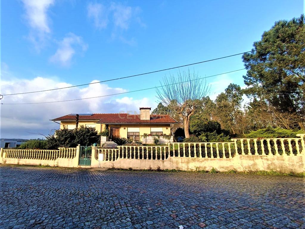 Grande moradia térrea, em Santo Tirso com área de lazer, anexo, jardim e terreno agrícola, Porto - Image 60