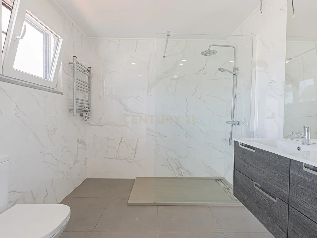 Moradia com piscina, lote com 2086m2 na Verdizela - Image 16