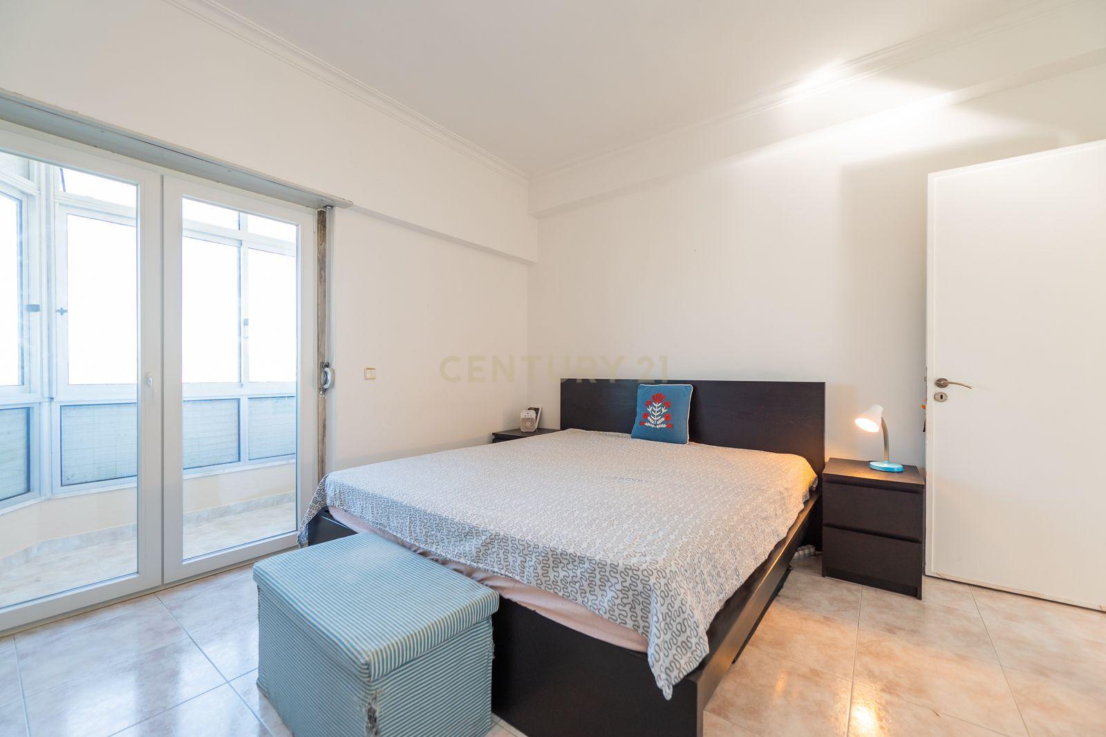 Fotografia 10 de Apartamento T2 com espaço exterior Privativo em Zona Tranquila de Loures.