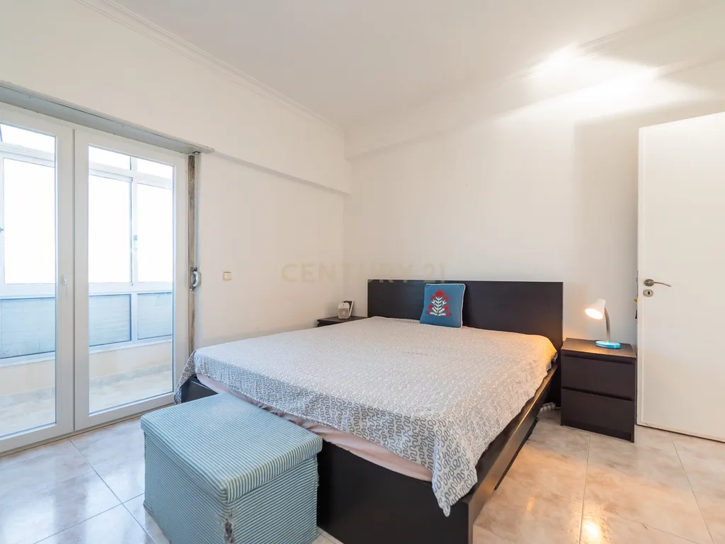 Apartamento T2 com espaço exterior Privativo em Zona Tranquila de Loures. - Image 10