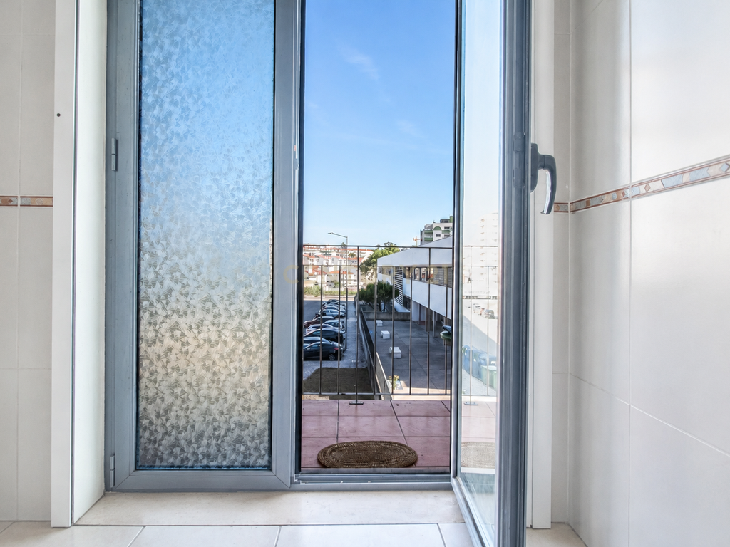 Apartamento T3 com Garagem Dupla na Quinta da Borloteira, Figueira da Foz - Image 8