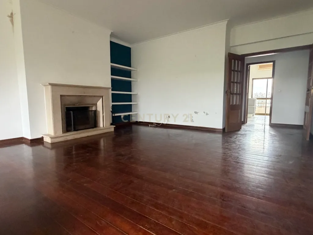 Apartamento T3 com Varandas e Vista Panorâmica no Bonfim, em Setúbal - Image 3