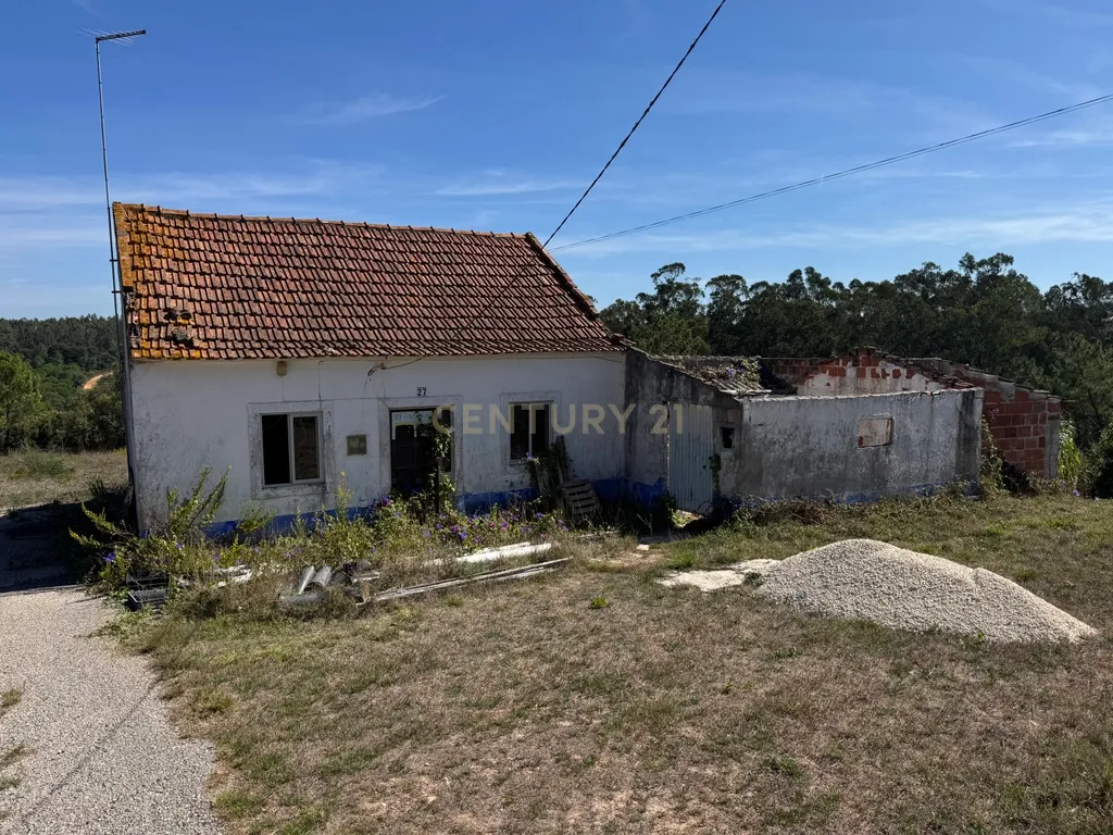 Moradia em ruína com 5.570 m² de terreno em Alvorninha - Image 12