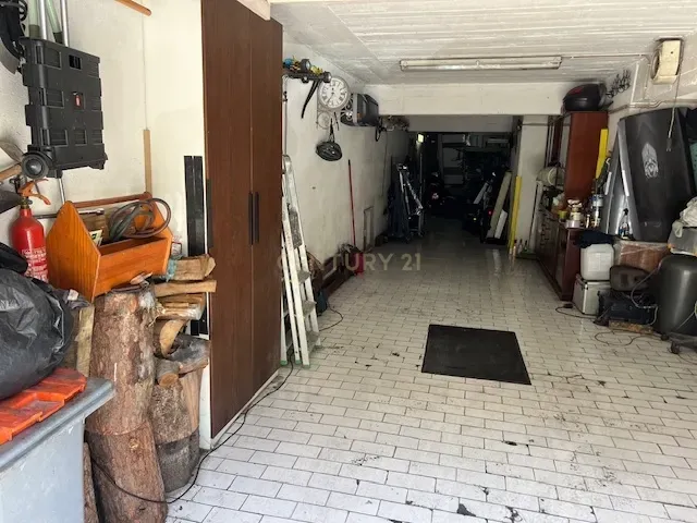 Garagem/Armazém para Venda 90m² com WC e Extração de Fumos - Image 8
