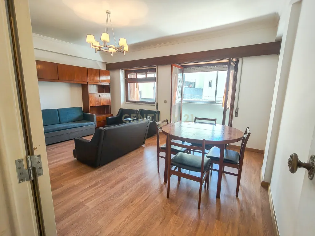 Apartamento T1 na Parede a menos de 200 metros da praia - Image 6