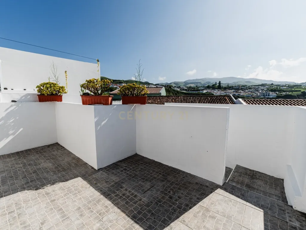 Moradia T3 com Terraço e Vista Mar em Santa Cruz, Lagoa - Image 18