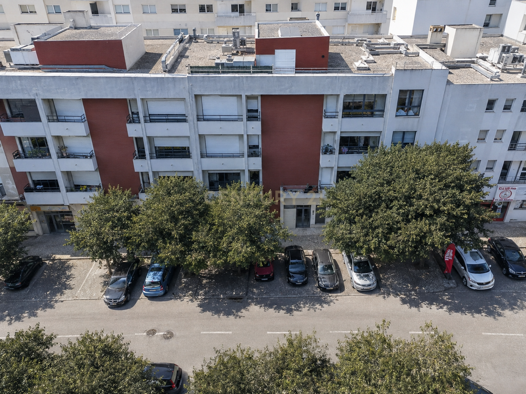 Apartamento T2 com Terraço de 37 m² na Urbanização do Bom Retiro - Image 21