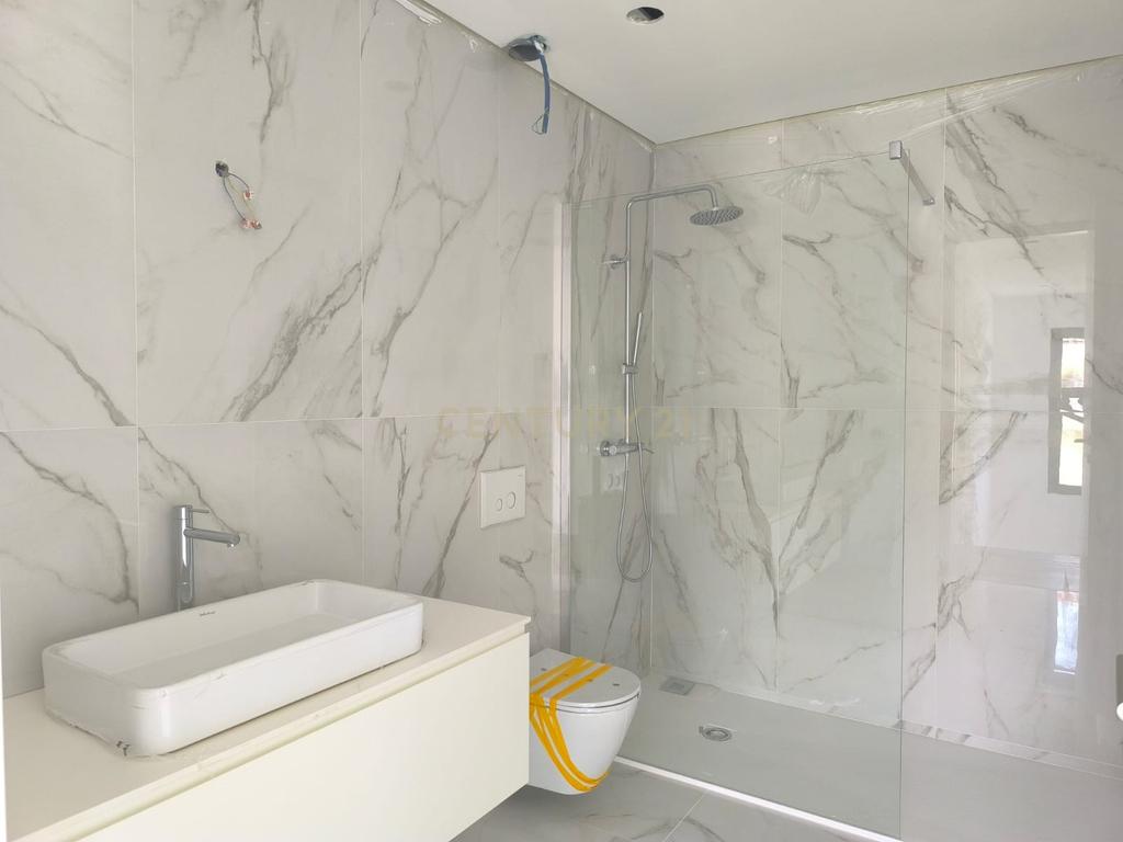 MORADIA CONTEMPORÂNEA T3+1 COM PISCINA NA CHARNECA DA CAPARICA – A 5 MINUTOS DA PRAIA! - Image 18