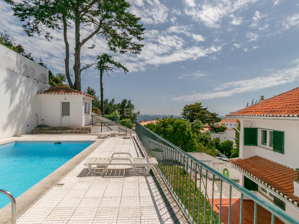 Moradia tradicional com 6 quartos, vista mar e piscina – Jardins da Parede - Image 4
