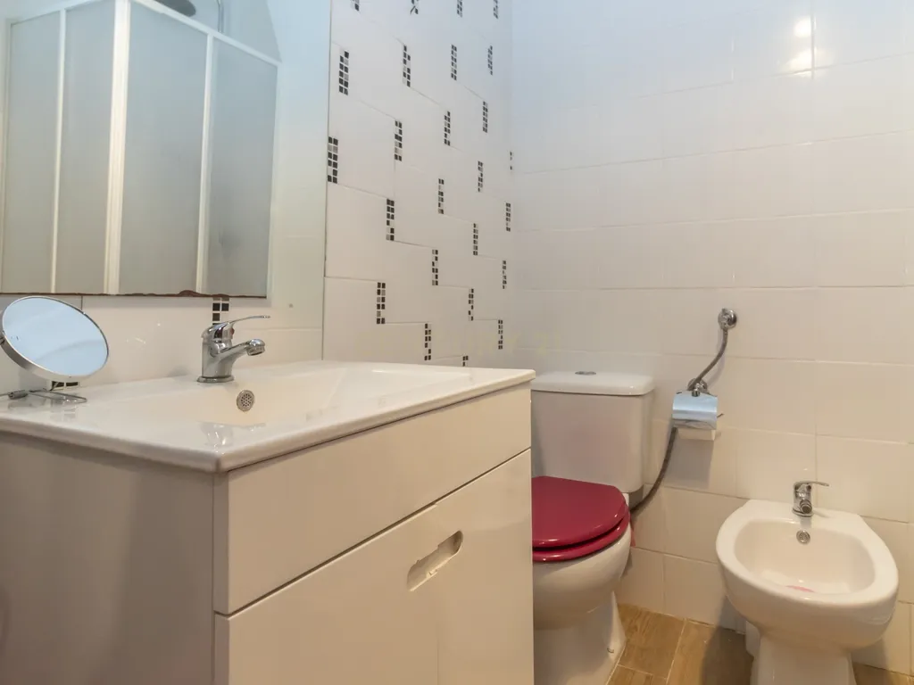 Apartamento T1 em Santo António da Charneca, Barreiro - Image 18