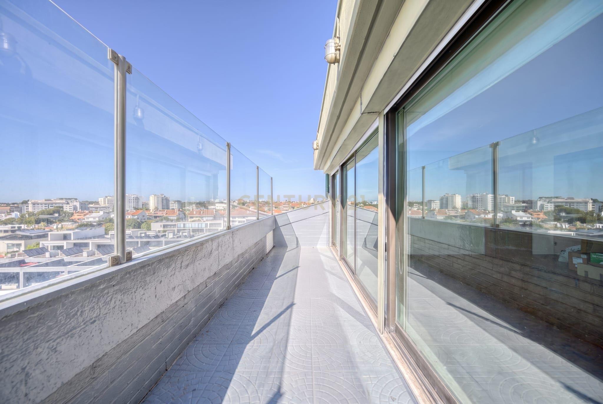 Fotografia 5 de Excecional Penthouse T5 Duplex com vista mar, junto Avenida Marechal Gomes da Costa