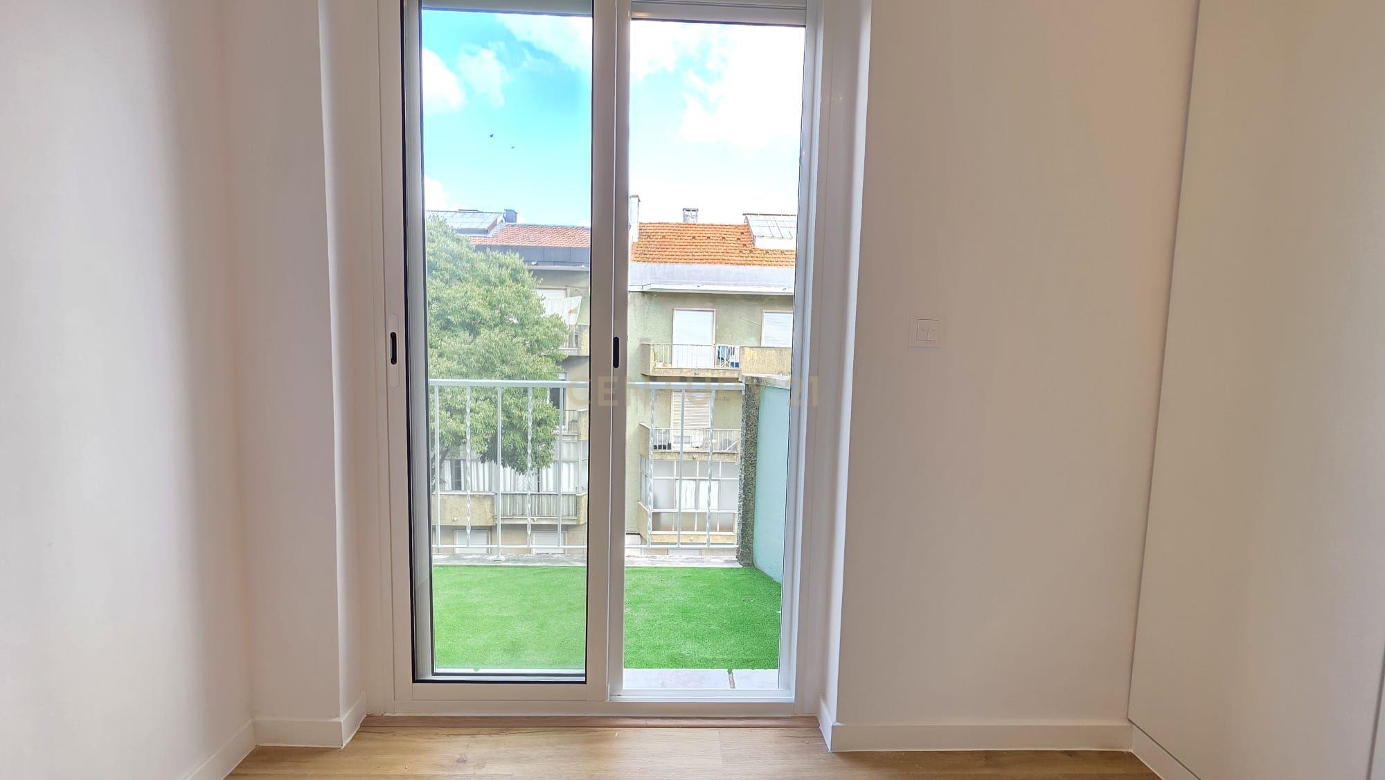Fotografia 4 de T2 Totalmente Remodelado | Damaia – Amadora | A 5 Minutos da Estação