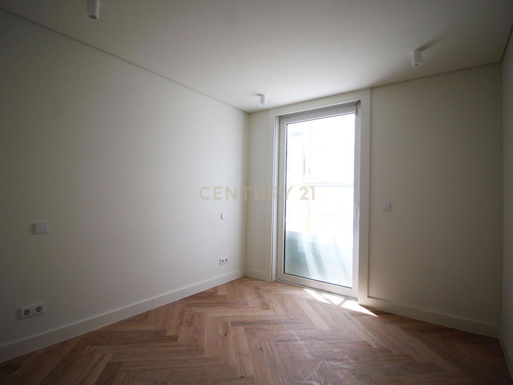 Luxuoso apartamento T2 com vista de rio em Alcântara, Lisboa - Image 10