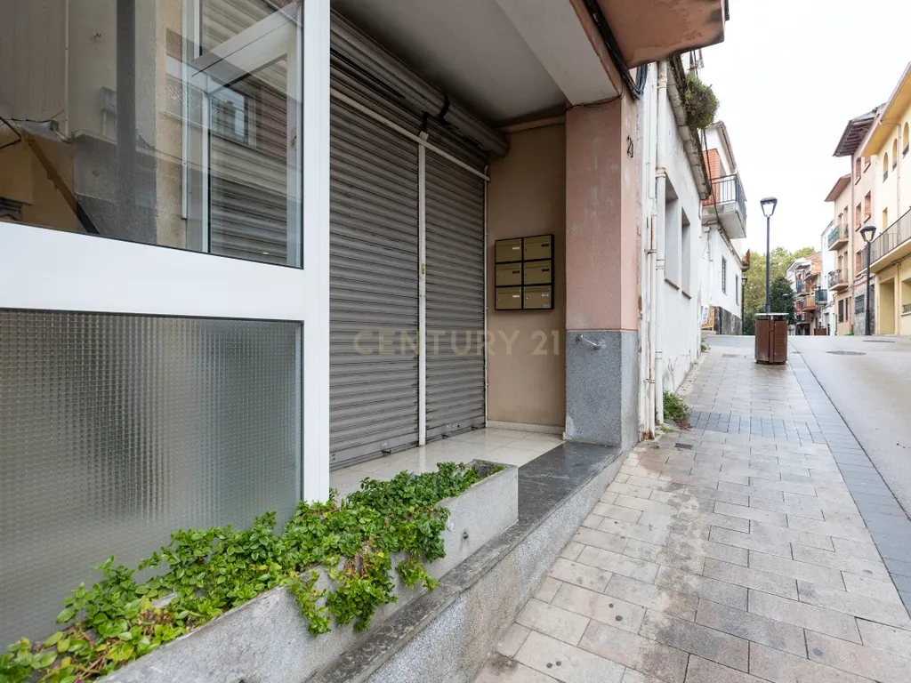 Pis lluminós reformat al centre de Llinars del Vallès - Image 24