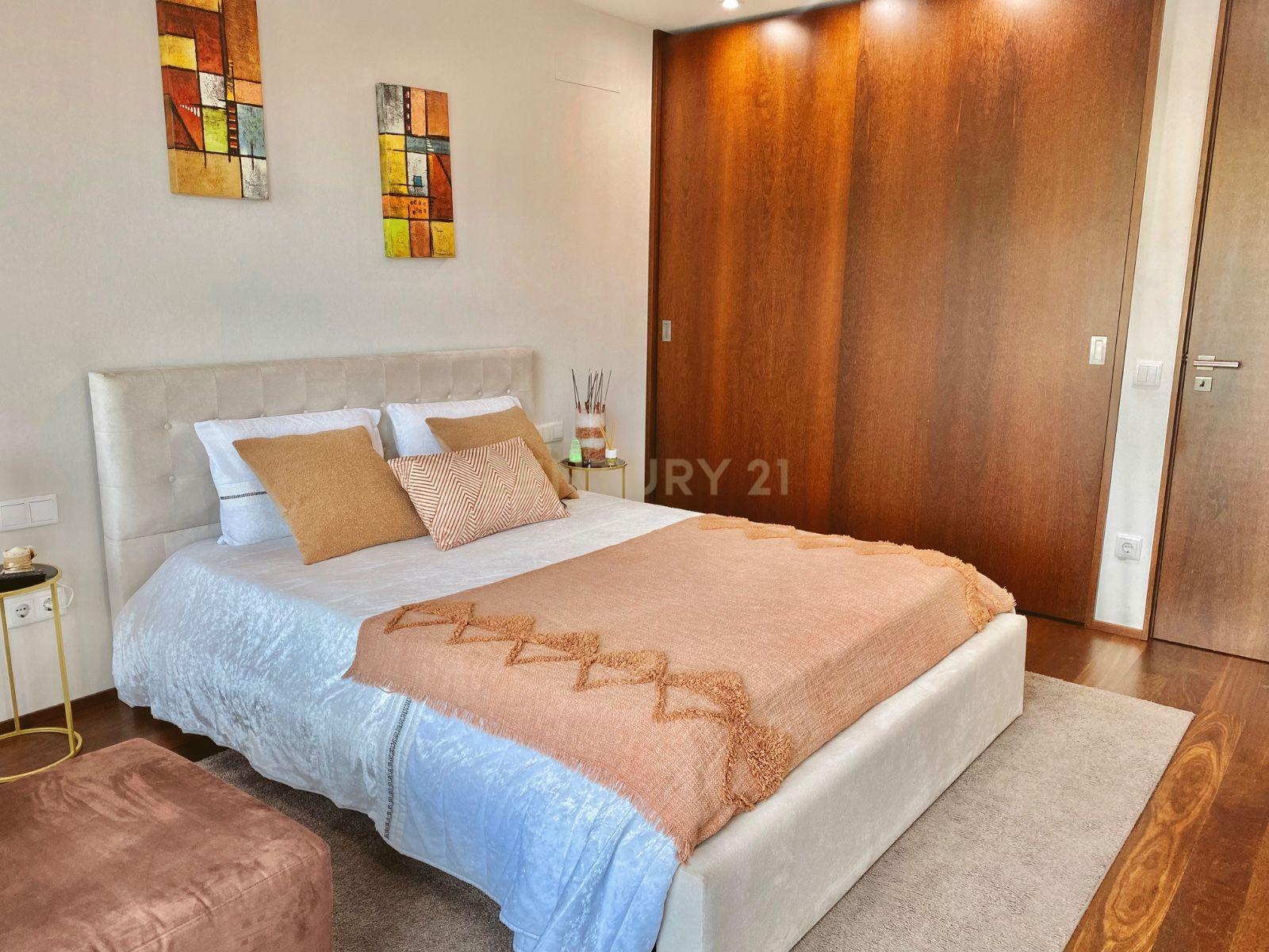 Luxuosa Moradia Isolada T3 em Guimarães com Vista para a Montanha - Image 14