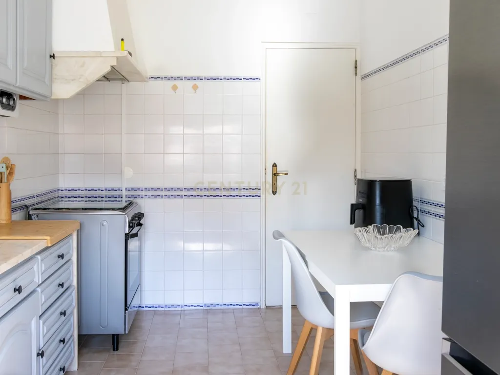 Apartamento T1 com Varanda em Agualva, Sintra - Image 7