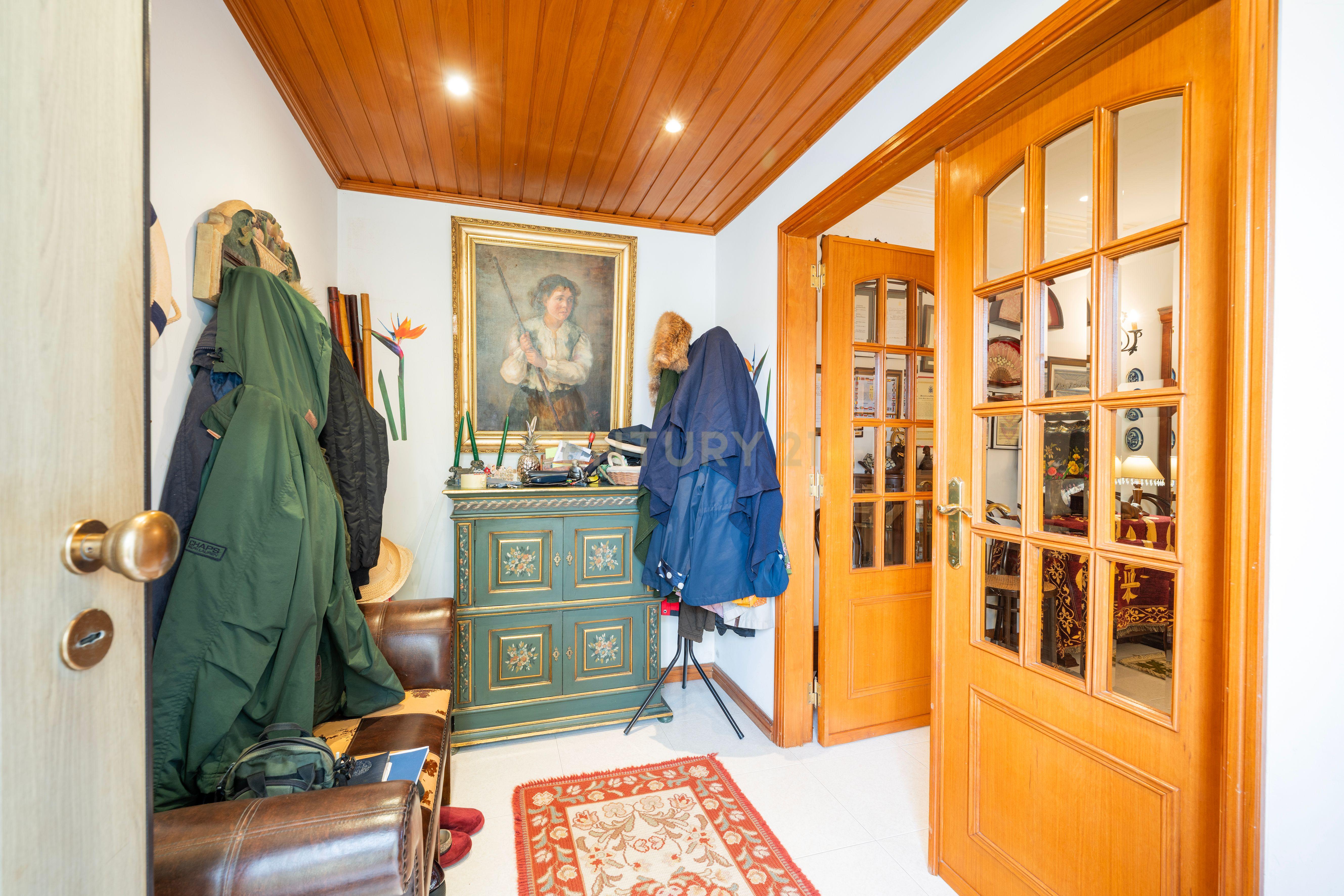 Fotografia 5 de (RESERVADA) Moradia, com 5 quartos, em Pinheiros de Azeitão, Setúbal - garagem e piscina