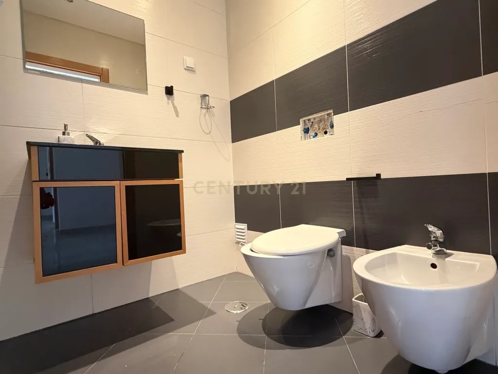 Apartamento T4 com Arrecadação, na Cascalheira, Pinhal Novo - Image 19