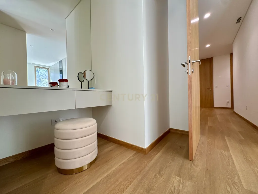 Moradia Contemporânea de Três Frentes | Gondomar, Porto - Image 27