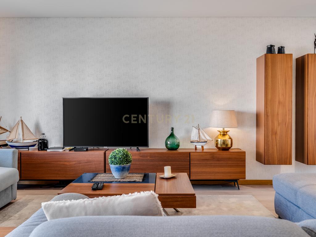 Apartamento T2+1 novo, design moderno, central, a 250metros da Praia de Armação de Pêra - Image 6