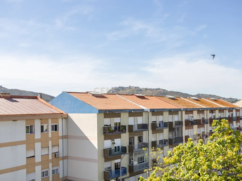 Magnífico T4 no Bairro de São Gabriel com 3 Varandas e Vista Panorâmica – Setúbal - Image 47