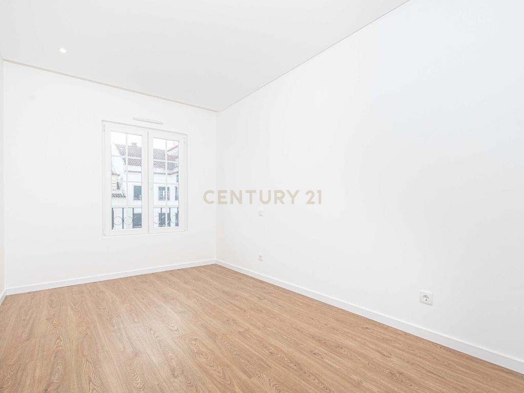 Apartamento T2 Urbanização Neudel na Amadora, a estrear - Image 13