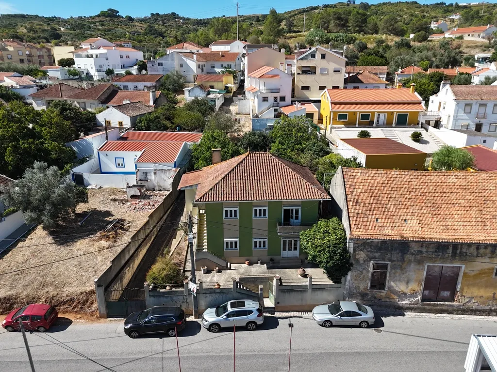 Moradia Bi-familiar com terreno de 800m2 urbanos - Paredes, Alenquer - Image 3