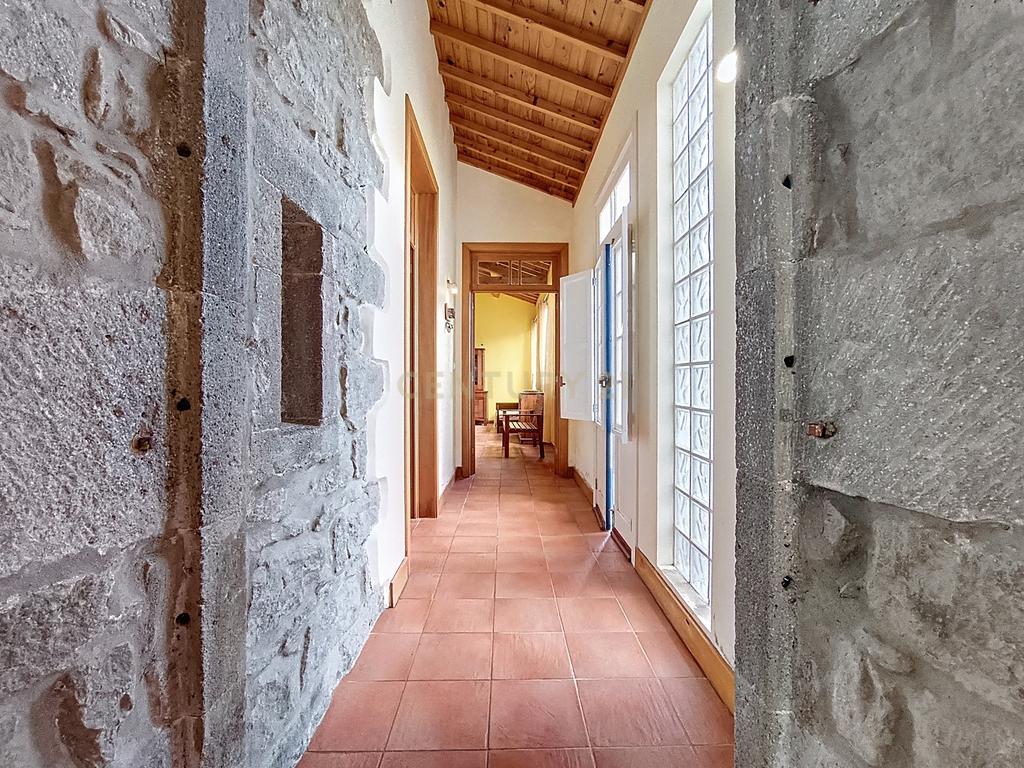 Rústico de Luxo – Moradia Renovada com Vista Mar Deslumbrante - Image 31