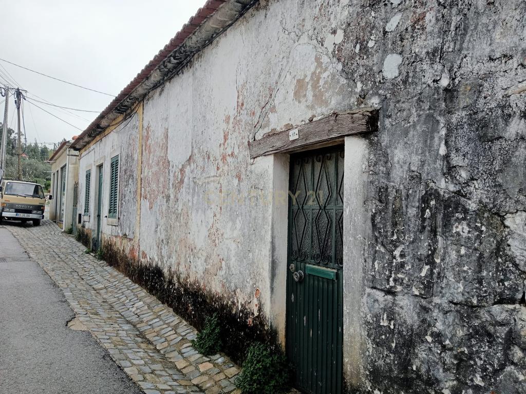 Moradia Térrea com Excelente Potencial 2.116 m2 de terreno Localização Priviligiada - Image 4