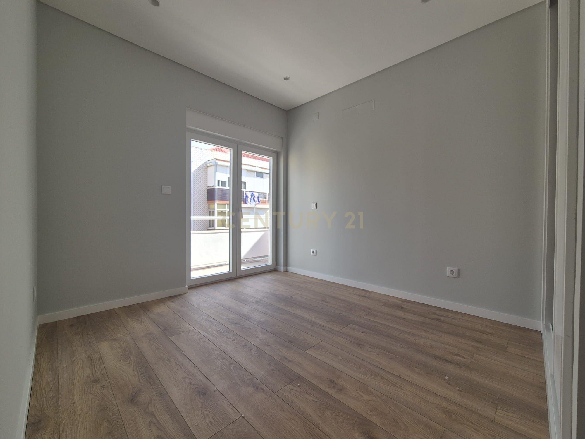 Fotografia 6 de T2 totalmente remodelado com 71m2 em prédio remodelado – Amadora – 5min a pé da Estação CP