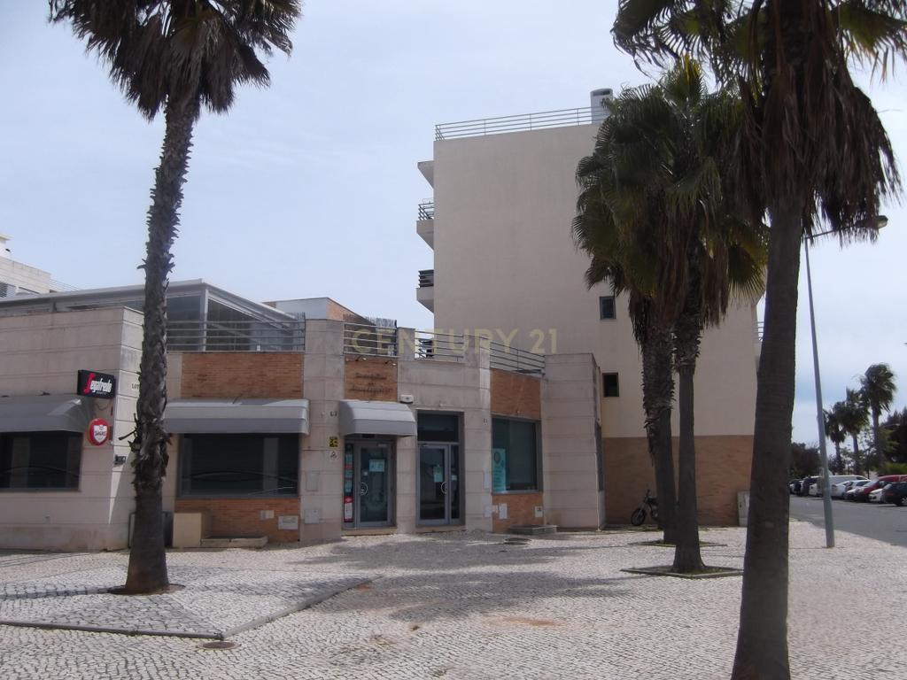 Olhão - Pechão Loja 116m2 com 2 pisos e terraço 58m2, em frente ao Estádio Municipal de Olhão - Image 5