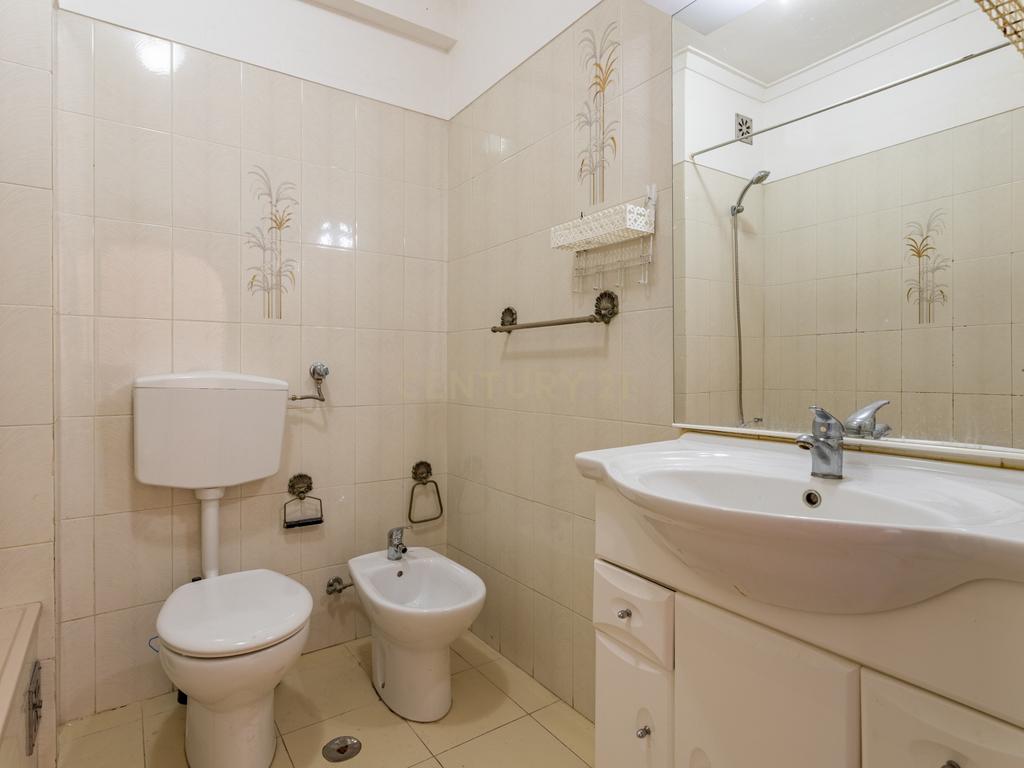 Apartamento T2 com garagem na Costa da Caparica - Image 15
