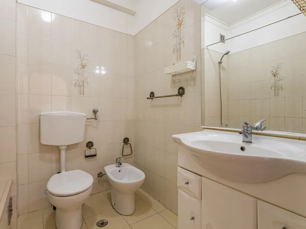 Apartamento T2 com garagem na Costa da Caparica - Image 15