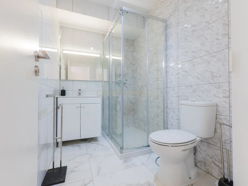 Apartamento renovado com Piscina, Garagem, com varandas, perto da praia em Alvor - Image 18