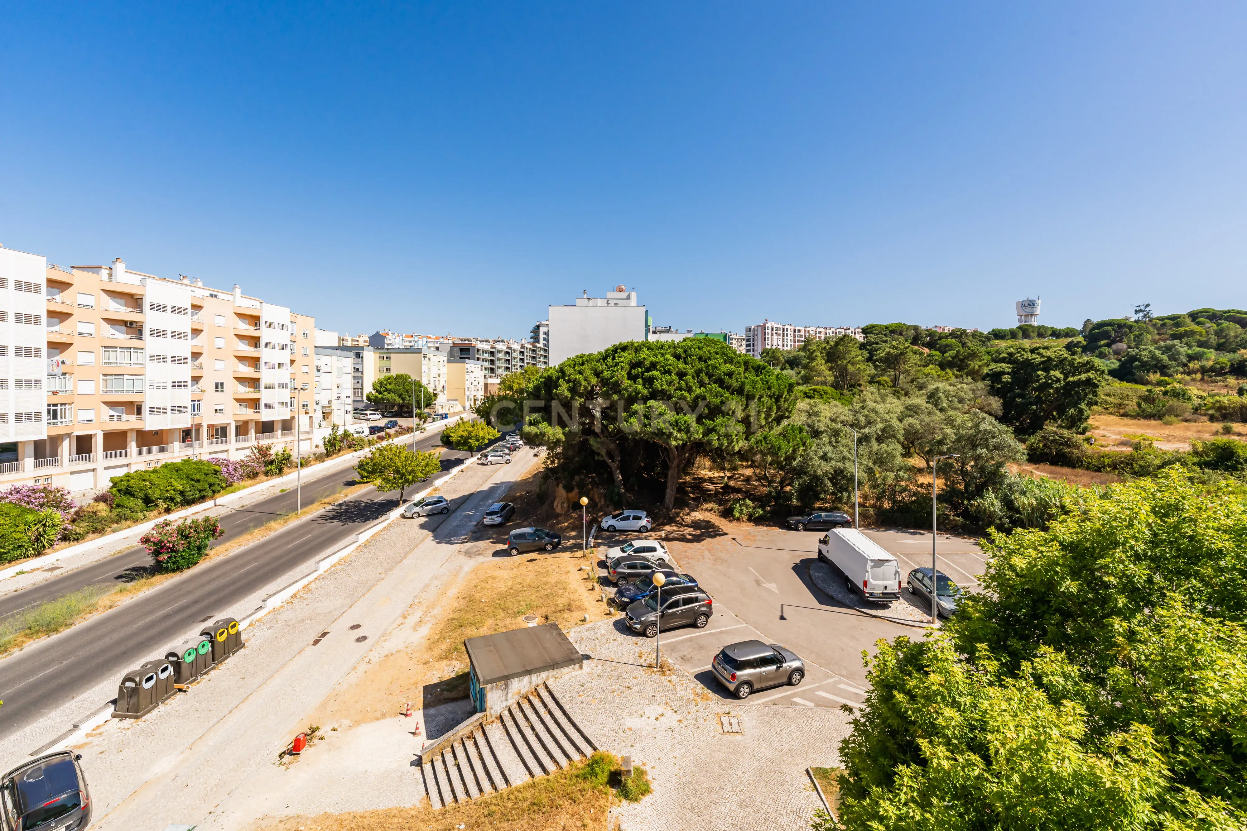 Fotografia 7 de Apartamento T3 com Vista desafogada e parqueamento, no Feijó - Almada