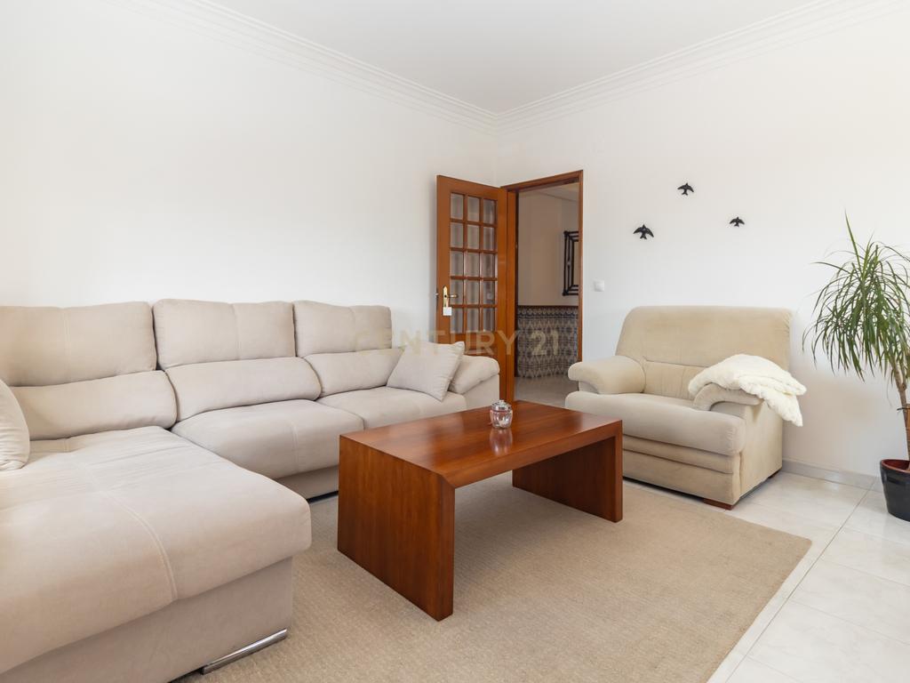 Apartamento T2 com Parqueamento, Elevador, Pronto a Habitar – Uma Oportunidade a Não Perder - Image 14