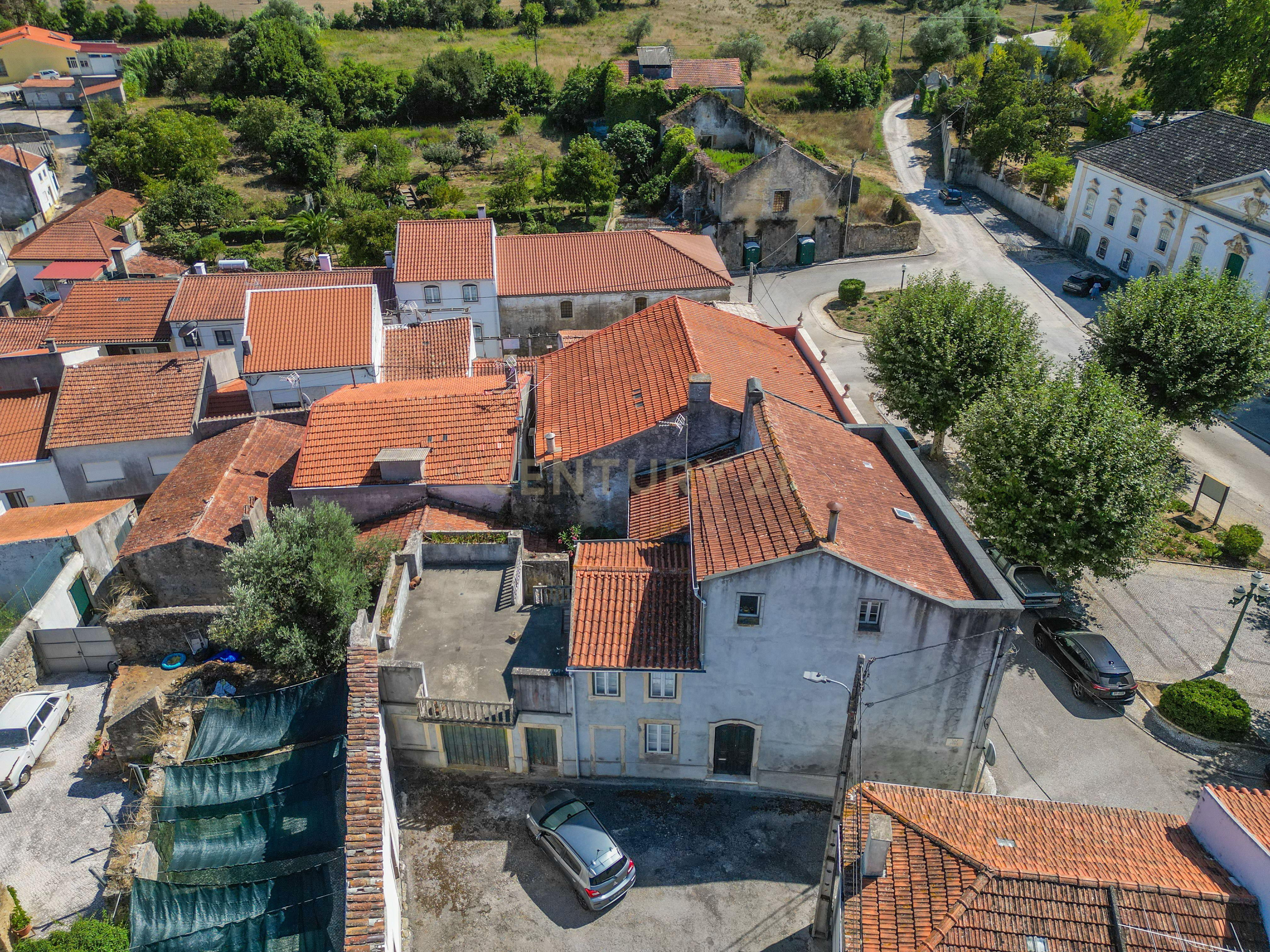 Fotografia 6 de Venda de 1/3 de Propriedade Histórica com 3 Pisos, Garagem e Terraço – Maiorca, Figueira da Foz