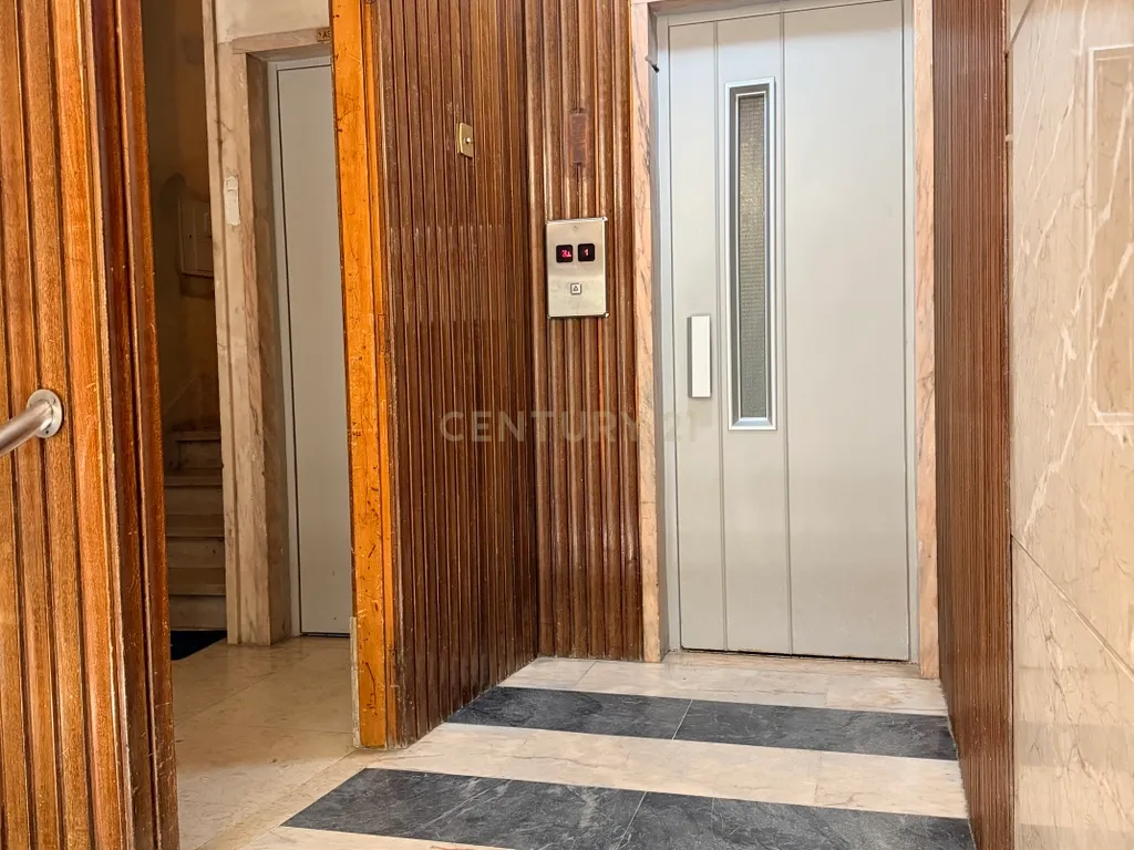 Apartamento T2 renovado em Lisboa com varanda - Image 14