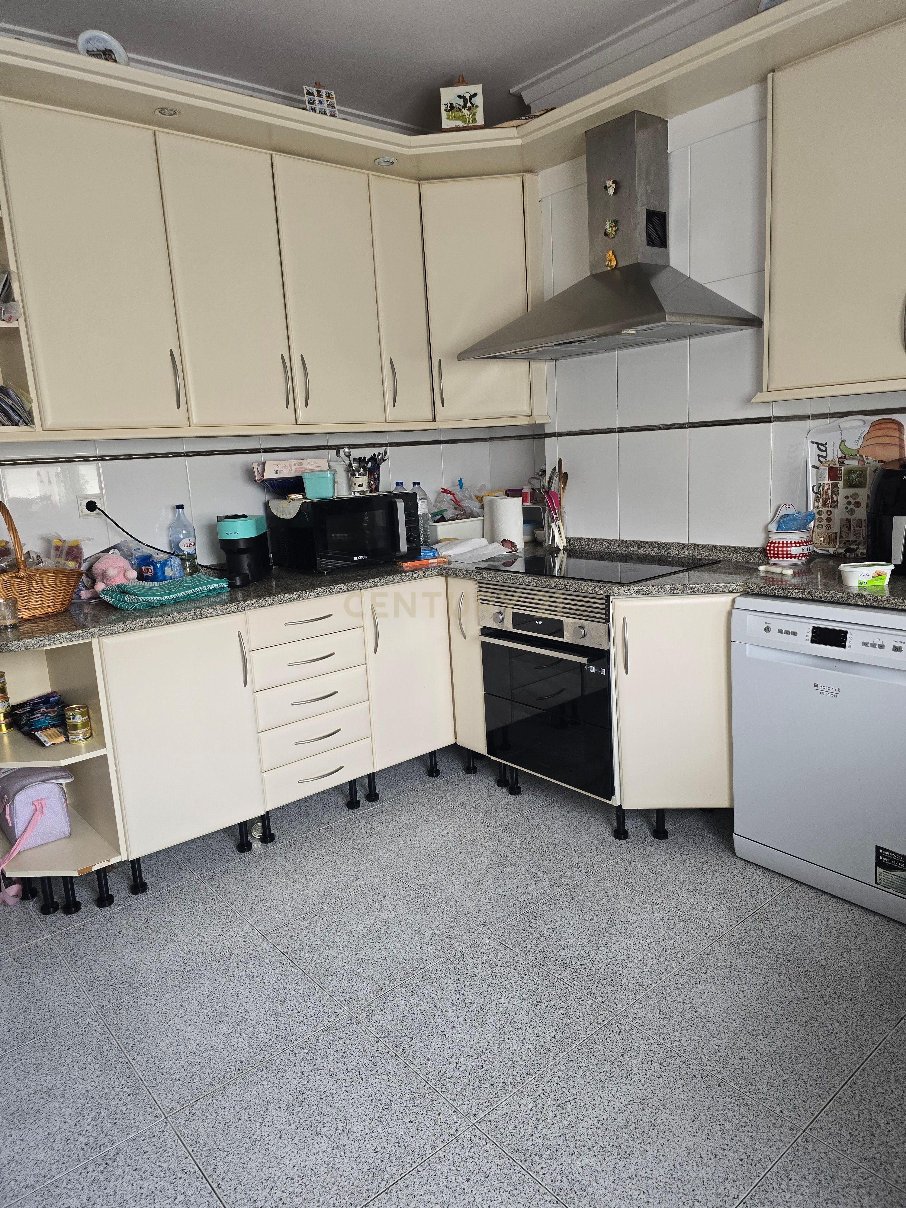 EXCLUSIVO T3 COM APROVEITAMENTO DE SOTÃO | CASAL DE CAMBRA - Image 4