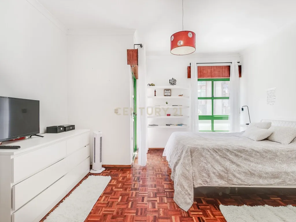 Apartamento T3 com boas áreas, varandas e arrecadação – Rinchoa, Rio de Mouro - Image 17