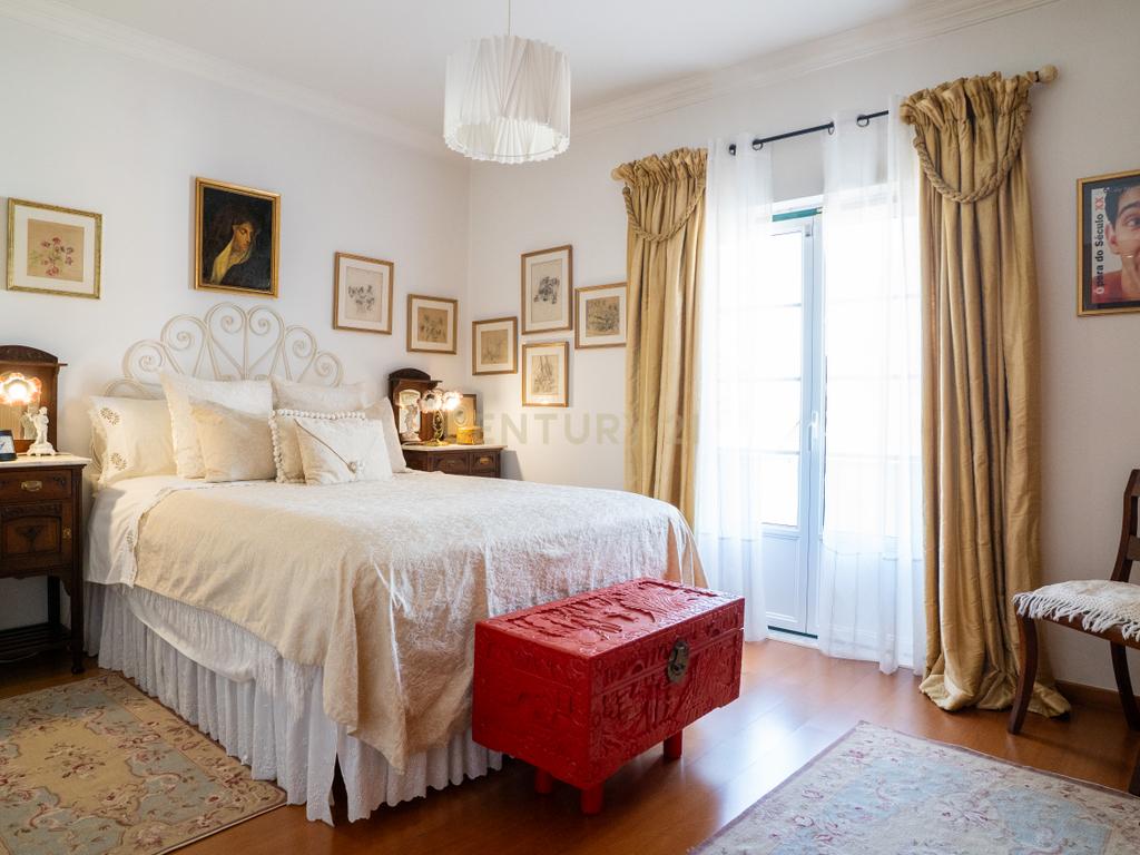 🏡 Moradia T5 como nova na Encarnação – Tranquilidade e vista desafogada! - Image 36