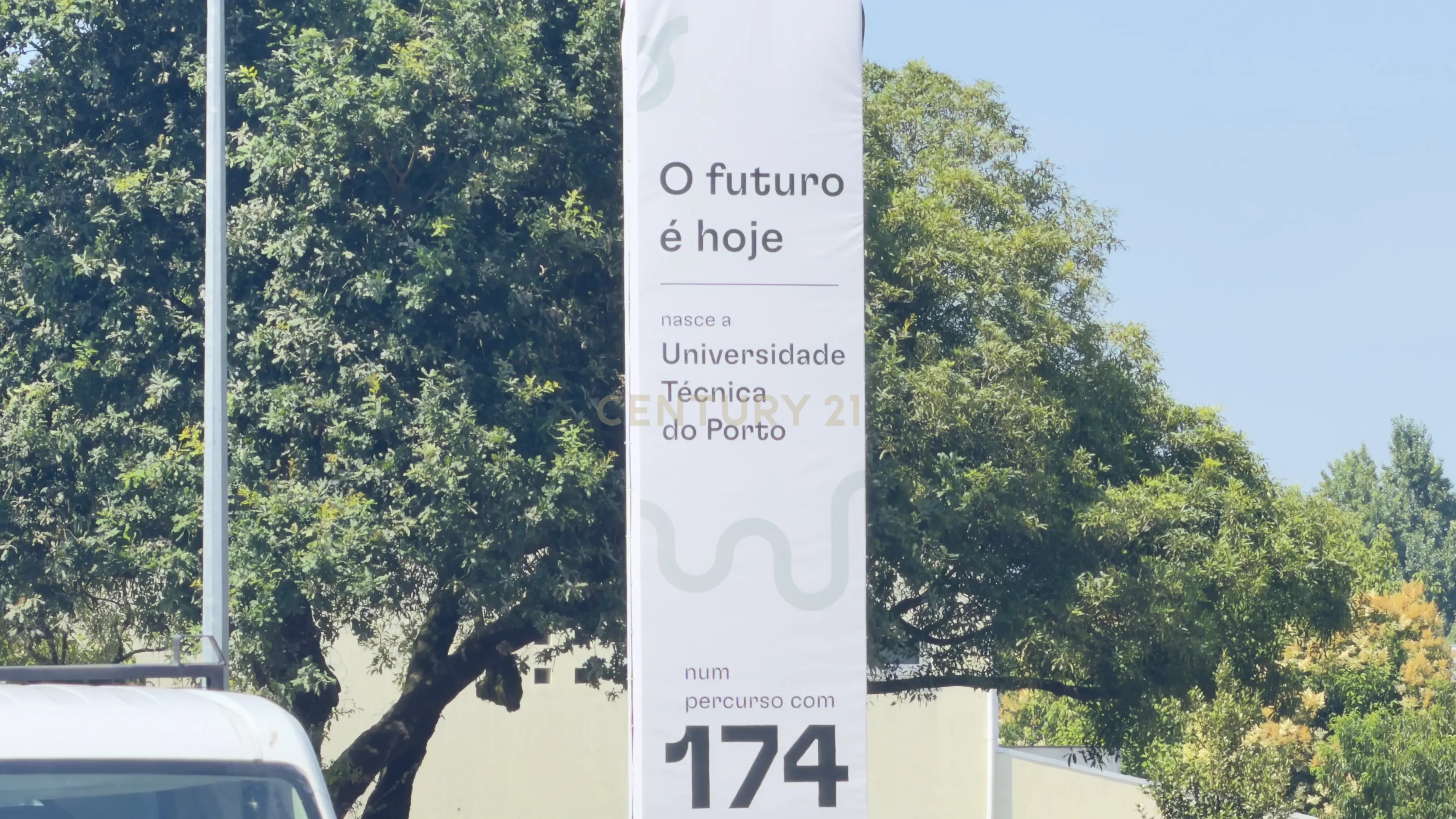 Fotografia 11 de Moradia T3 Térrea para Remodelação | Excelente Oportunidade de Investimento junto ao Hospital de São João