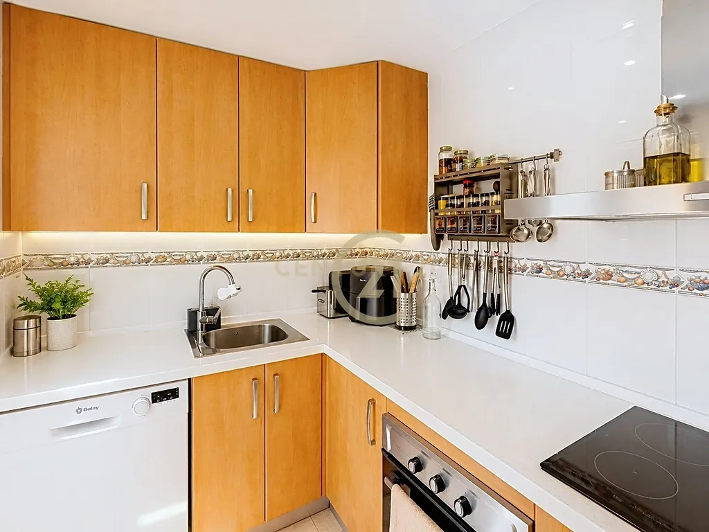 Cobertura de 5 Quartos com Terraço e Churrasqueira: Ideal para Família Numerosa ou Segregação em 2 Habitações! - Image 12