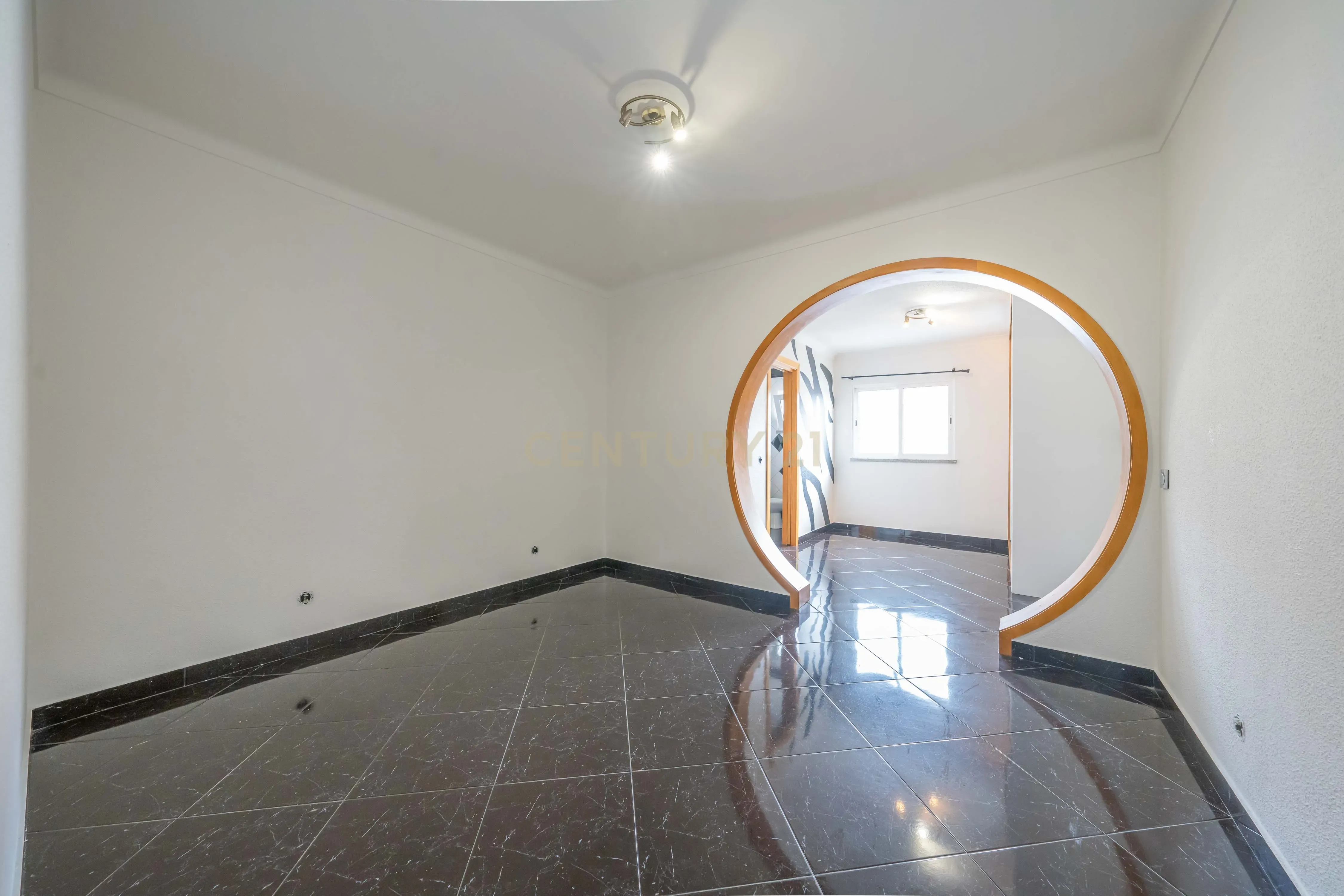 Moradia T2+1 com Aproveitamento de Sótão, Varanda e Quintal, no Peixe Frito, em Setúbal - Image 14