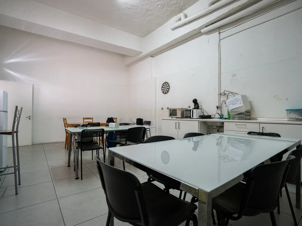 Armazém com 947 m2 a 5 min. do Aeroporto de Lisboa - Image 29