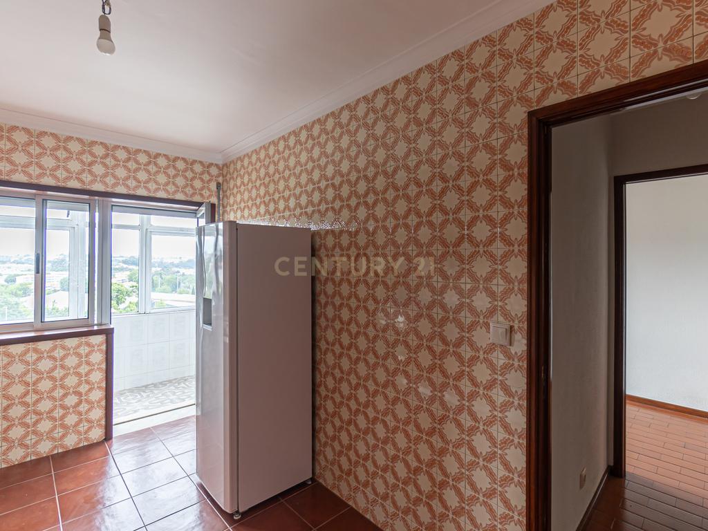 T2 Renovado com Vista Cidade – Rua de São Roque da Lameira, Campanhã - Image 11