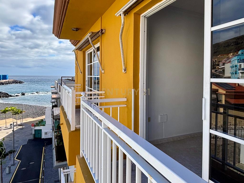 COQUETO Y LUMINOSOSO PISO CON VISTAS AL MAR EN CALETILLAS, CANDELARIA