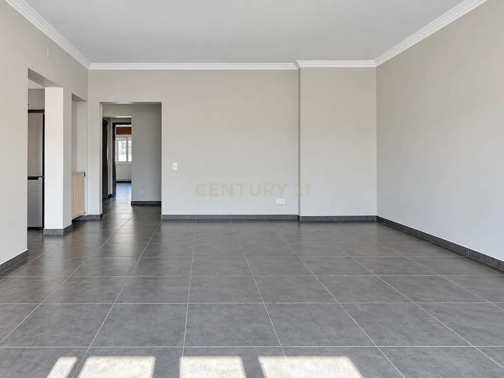 T2+2 Renovado com Sótão, Espaço Exterior e Garagem — Centro de Tires - Image 6