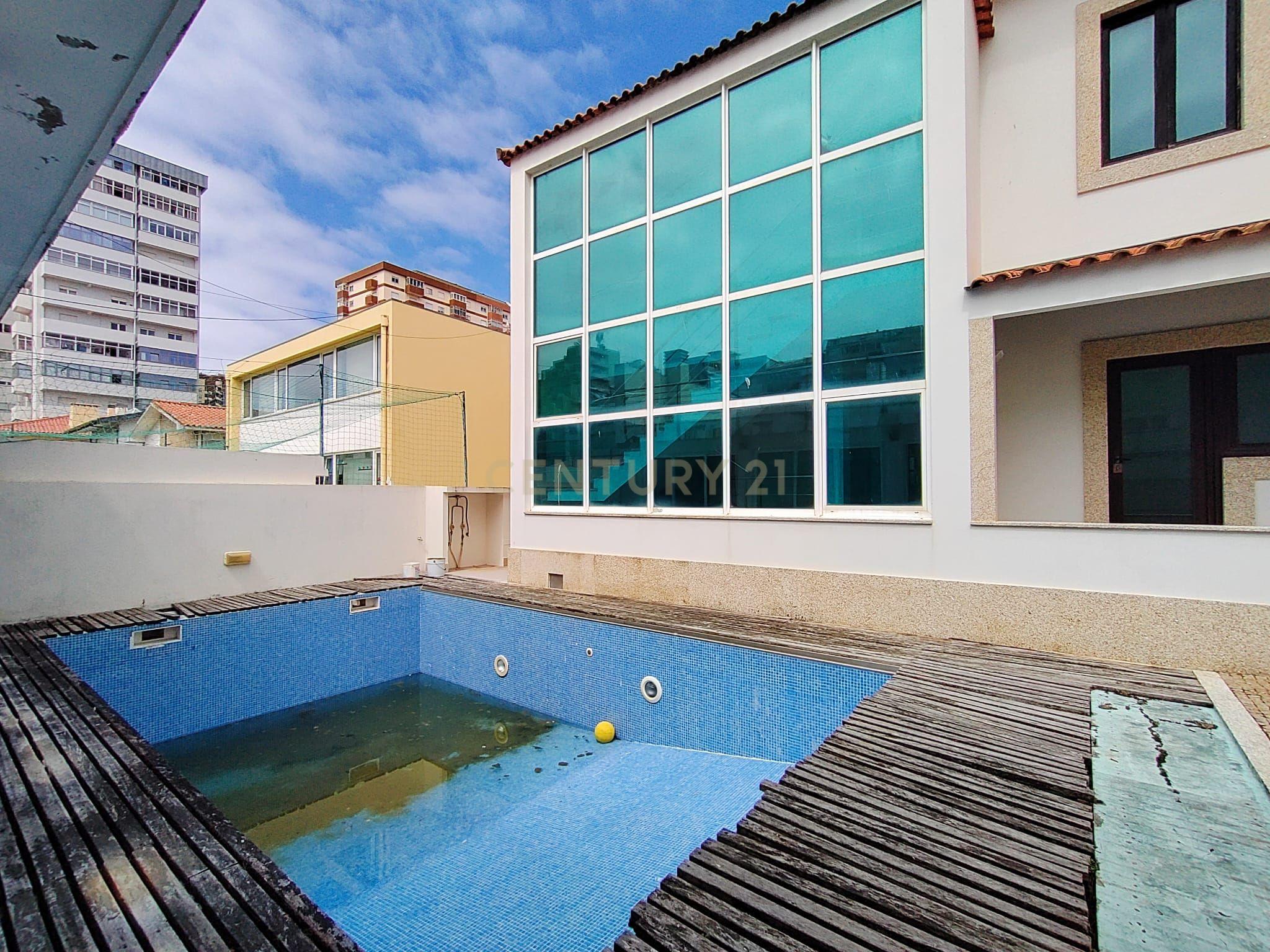 Moradia T5 com piscina a 50 metros da praia e da Avenida dos Banhos na Póvoa de Varzim - Image 46