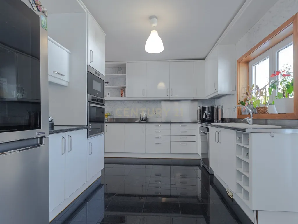 Moradia T3 de Excelência na Maia| 398 m² | 3 Suítes | Garagem para várias Viaturas - Image 31